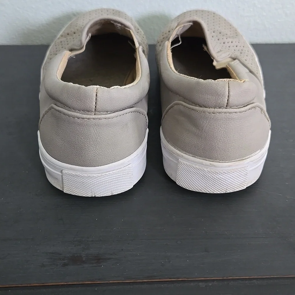 Soda Tan Slip On Shoes Size 7.5